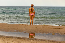 Dziewczynka Na Plaży