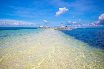 Poster - Small boats on the white tropical beach