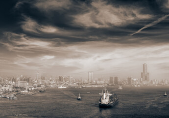 Canvas Print - Cityscape of boats in port