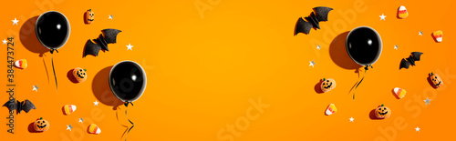 Fotografía Black balloons with Halloween decorations - flat lay