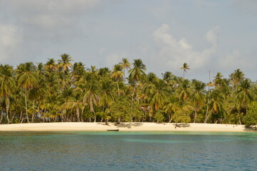 Sailing around the paradise islands and beaches of San Blas (Kuna Yala) in the Caribbean, Panama