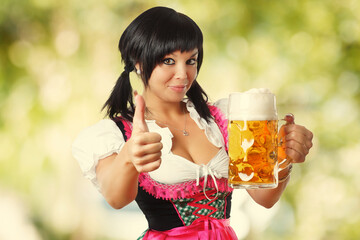 Wall Mural - Frau mit Bierglas