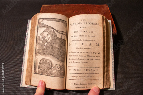 Fotomural Bunyan's famous allegorical work 'Pilgrim's Progress' first printed in 1678