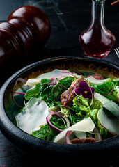 Canvas Print - fresh salad with beef and cheese