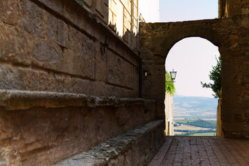 Alley in the city of Pienza in Tuscany