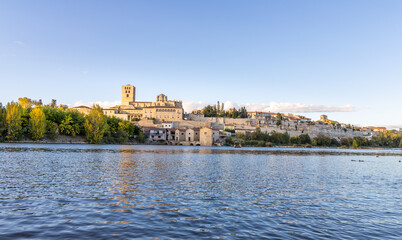 Wall Mural - view of the medieval city of Zamora, Spain - Douro River.