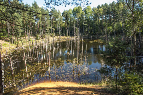 Fotografía ponds at the site of the flooded iron mine Pasieki