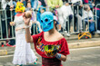 © Ivanov - mujer vestida de calavera con esquema de color complementario tipico regional y tradicional en mexico