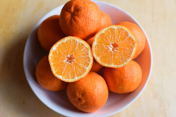 Fresh Oranges oin the Plate on Wooden Table