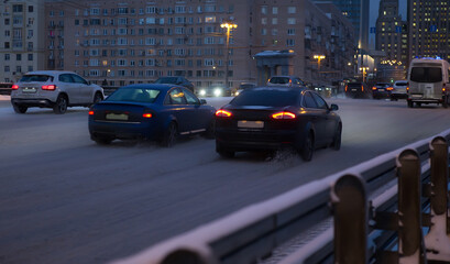 Canvas Print - Cars move in the winter at night on the bridge