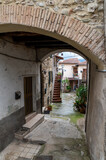 Fototapeta Na drzwi - architecture of glimpses of the narrow streets of the town of Papigno