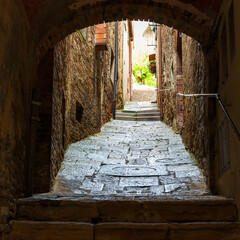 Canvas Print - Dark alley in an old village