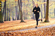 © Bartek Szewczyk/Westend61 - Young woman jogging in autumn forest
