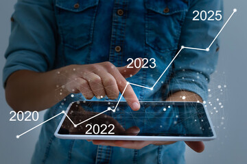 Aufkleber - Man's hand pointing graph of success in 2023 year. Growing business concept