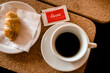 © GeisaB - Café com croissant