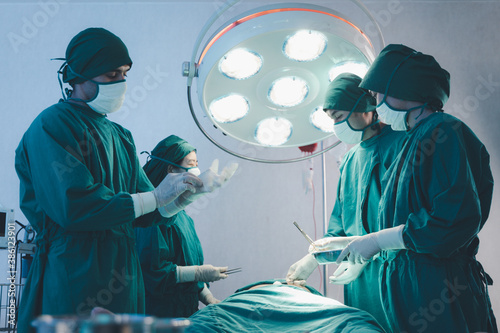 Fotografía Professional medical team performing surgical operation in operating room hospital
