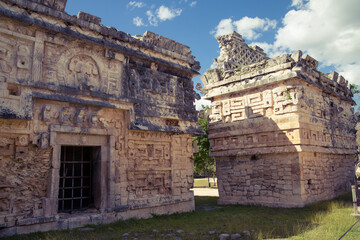 Wall Mural - Mexico, Chichen Itzá, Yucatán. Ruins of the small temple, possibly belonged to the royal family