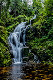 Fototapeta Łazienka - piękny wodospad górski, woda mech piękno natury