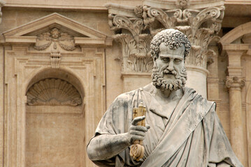 The statue of St. Peter stands in front of the famous Catholic basilica. A splendid place of the genius of Michelangelo Buonarroti