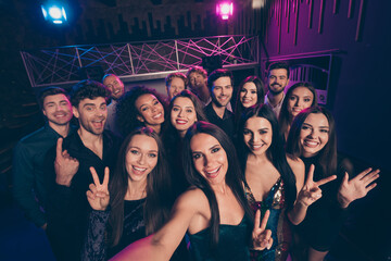 Poster - Self-portrait of nice handsome beautiful cheerful best friends showing v-sign having fun weekend tradition in dark night music club indoors