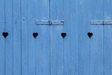 Fototapeta Dmuchawce - détail de porte de cabane peinte en bleu