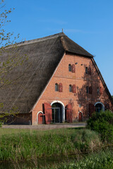 Canvas Print - reetgedeckte Scheune, Gutsanlage Hasselburg