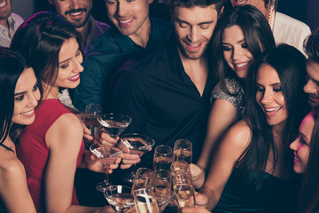 Photo portrait of group of people clinking champagne glasses having fun time together