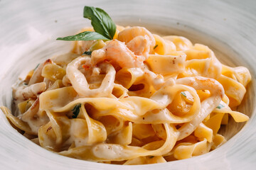 Poster - Cream tagliatelle with with batter-fried shrimp