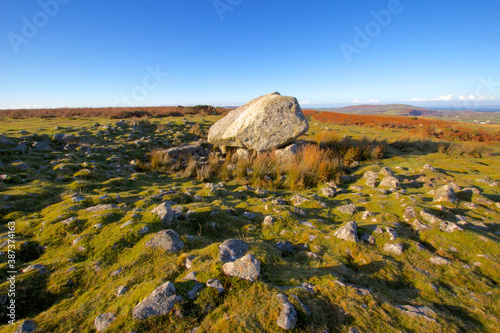 Fotomural Arthurs Stone is located on the highest point of the Gower Peninsular in Wales