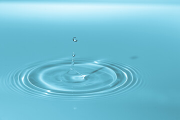 Wall Mural - drop of water drop to the surface. waves on the surface of the water from a collision