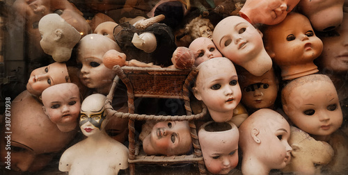 Vintage dolls heads. Horror, creepy, macabre dolls and dolls heads of various shapes, decapitated or broken. Halloween nightmare, pure terror scenario