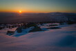 Zimowy wschód słońca w Karkonoszach.