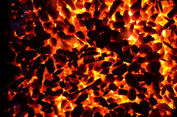 Poster - Anthracite coal enriched with fine fraction is scattered in an even layer and burns.