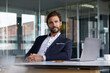 © Rainer Berg/Westend61 - Thoughtful businessman with laptop sitting on chair in office