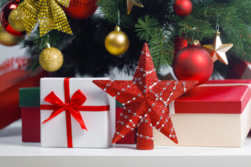 Sticker - Christmas gifts and red star