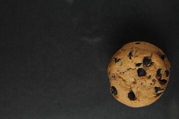 Canvas Print - food background cookies round with chocolate drops lying on a black dark background top view of copy space