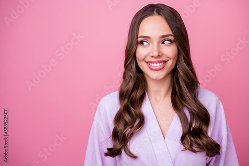 Fotografía Closeup photo of beautiful funny lady long curly hairdo look side empty space in