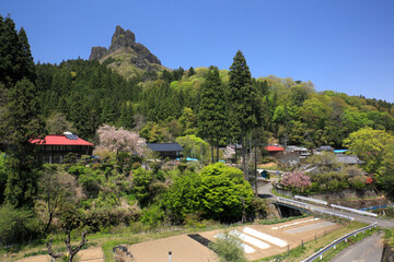 Poster - 高岩山と家々