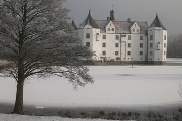 Wall Mural - Wasserschloss Glücksburg im Winter