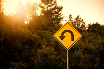 Traffic sign in yellow and black for a hairpin turn