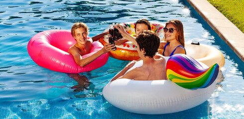 Wall Mural - Many teenage friends boys and girls party drinking soda in swimming pool outside during summer