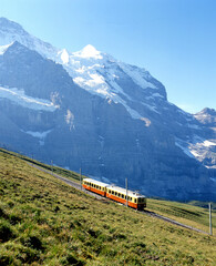 Wall Mural - ユングフラウと登山鉄道