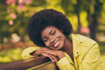 Poster - Photo portrait of cute woman relaxing on bench in park