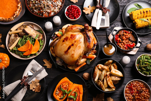 Cuadros en Lienzo Traditional Thanksgiving day feast with delicious cooked turkey and other season