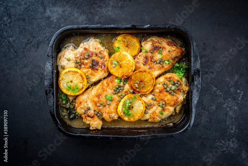 Cuadros en Lienzo Traditional Italian deep-fried chicken piccata with capper and lemon slices offe
