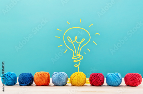 Fotografía Colored wool balls that do a lightbulb with the wire