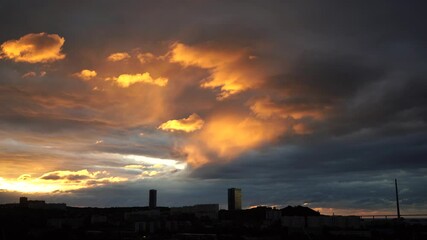 Canvas Print - Beautiful dramatic sunrise over the city.