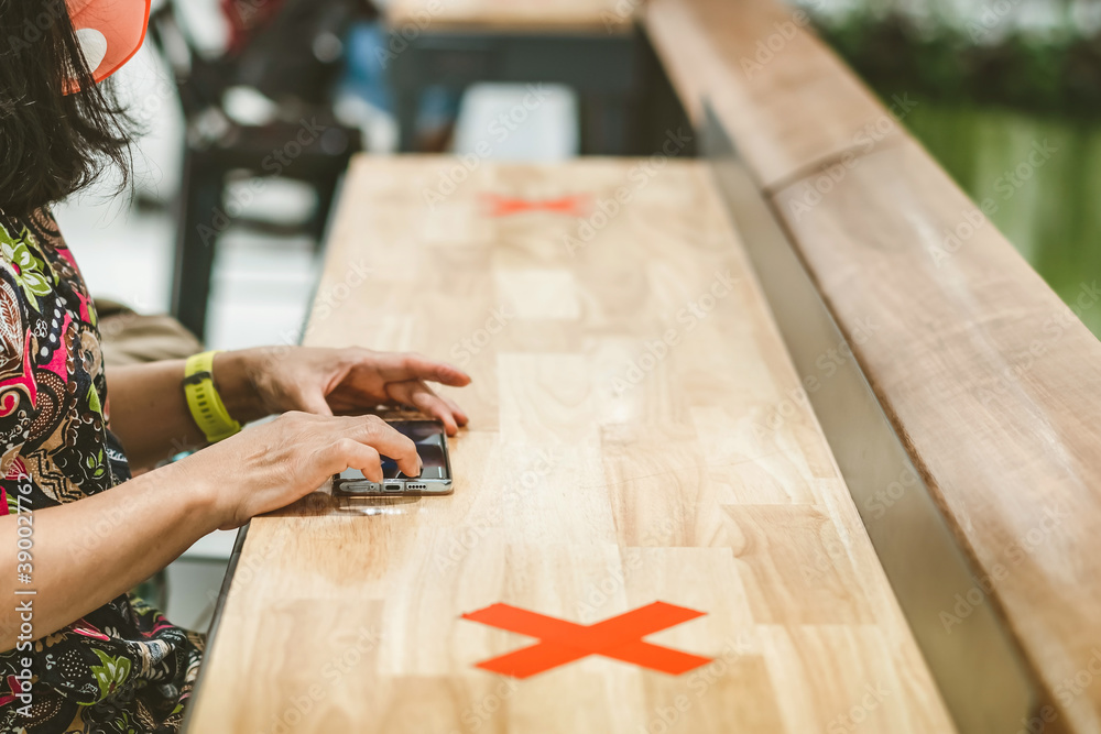 Woman using mobile phones for work with blurred image of alternative ...