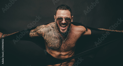 Fotografía Furious man ripped shirt isolated on black