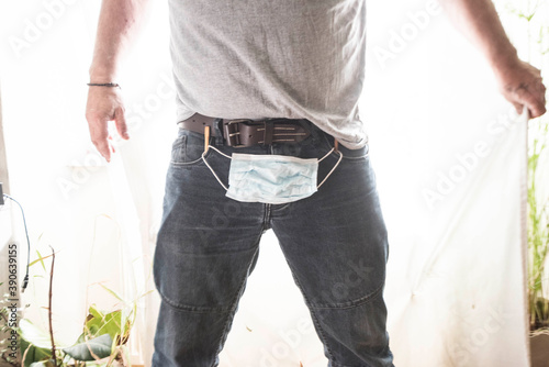 Fotomural man covering his private parts